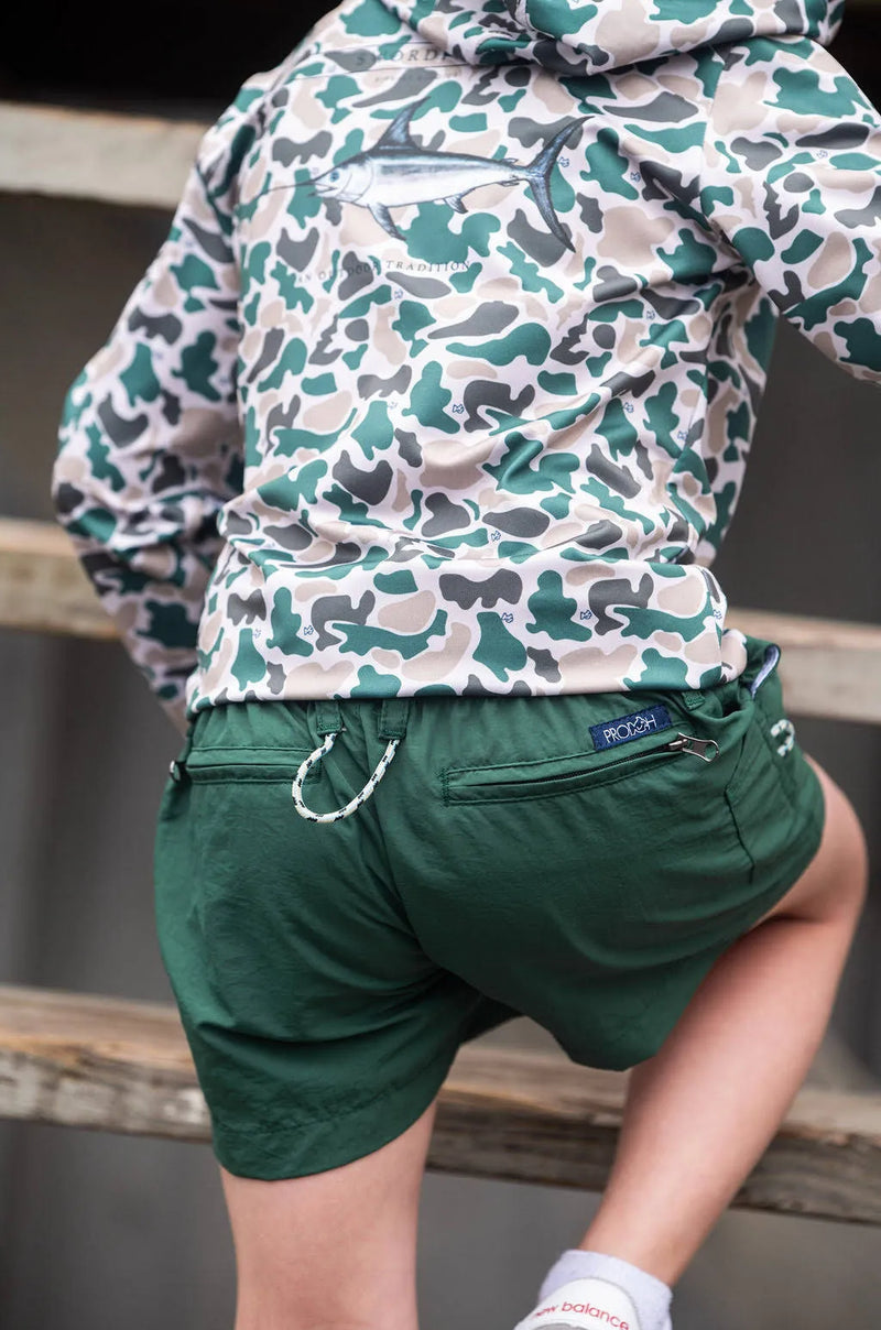 OUTRIGGER PERFORMANCE SHORT - SMOKE PINE GREEN