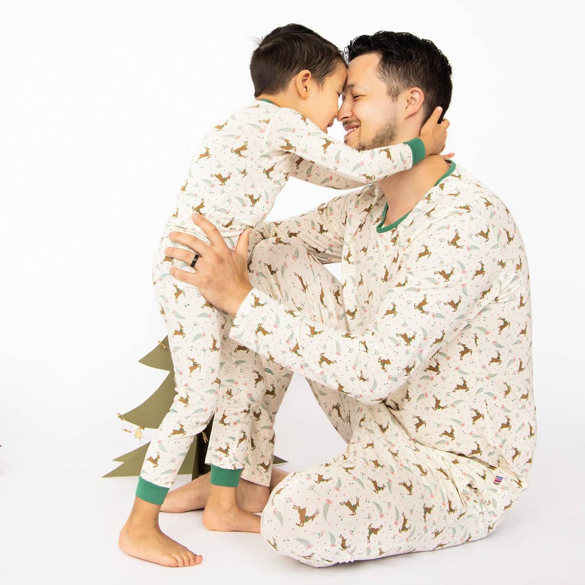 MERRY AND BRIGHT MODAL MAGNETIC NO DRAMA PAJAMA SET