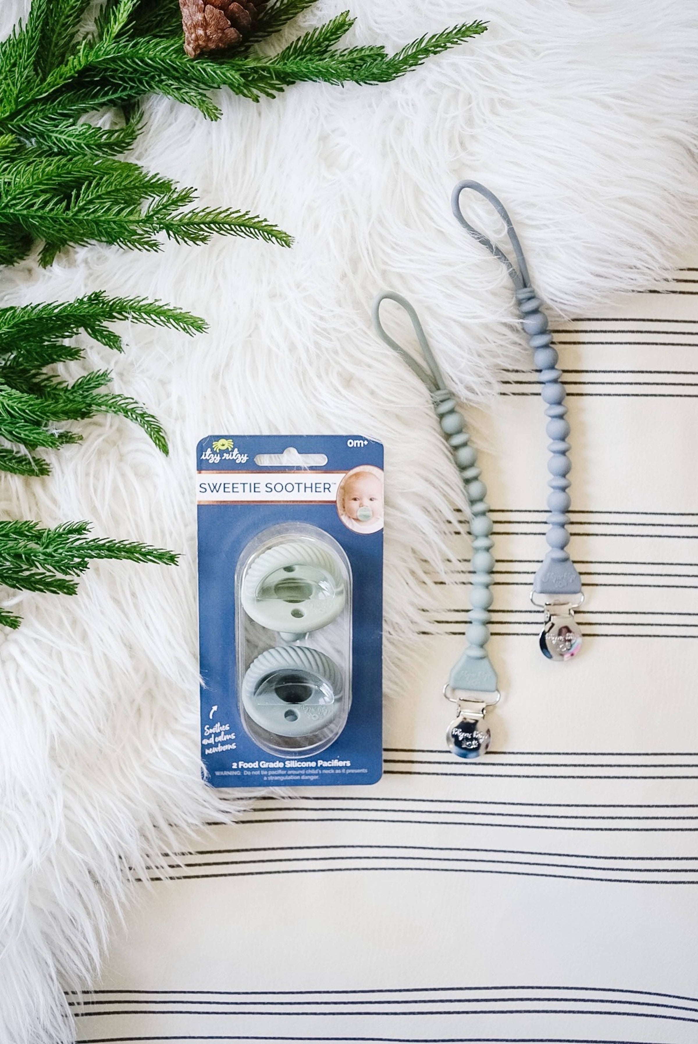 TOAST SWEETIE STRAP SILICONE ONE-PIECE PACIFIER CLIP