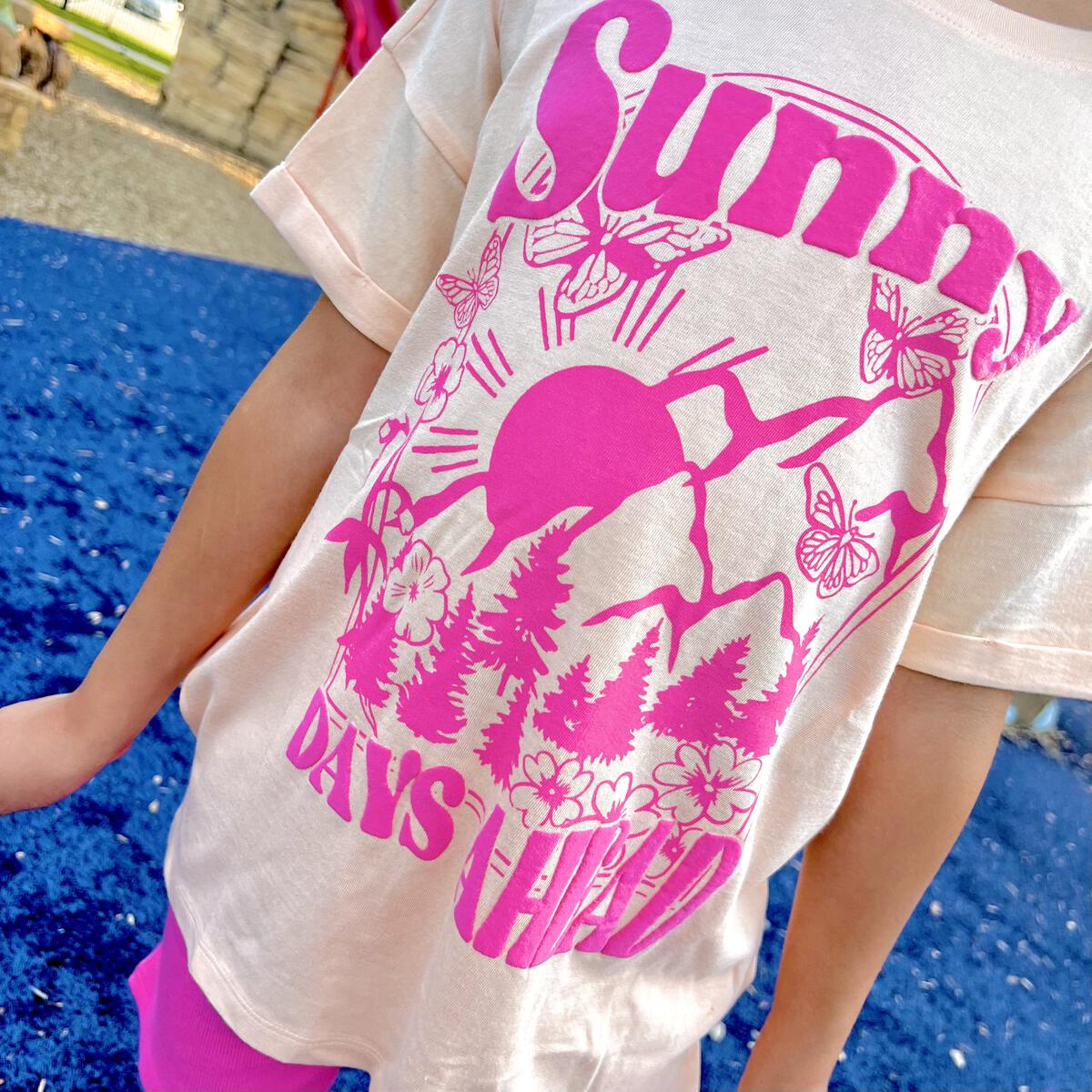 TWEEN SUNNY DAYS AHEAD GRAPHIC TEE