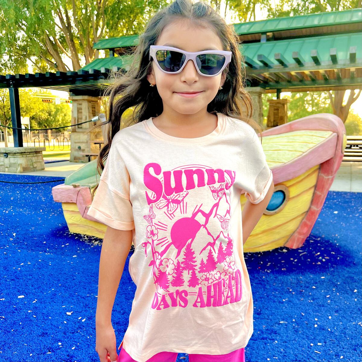 TWEEN SUNNY DAYS AHEAD GRAPHIC TEE