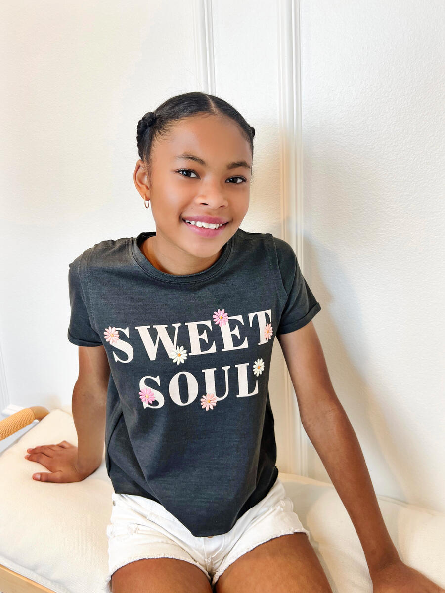 TWEEN SWEET SOUL EMBROIDERED FLOWERS GRAPHIC TEE